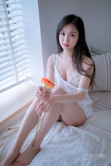 美女挠痒痒